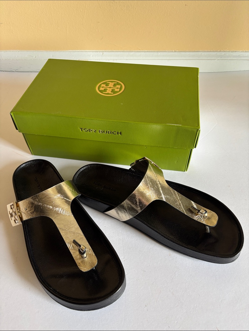 Tory Burch Mellow Thong Sandals In Black